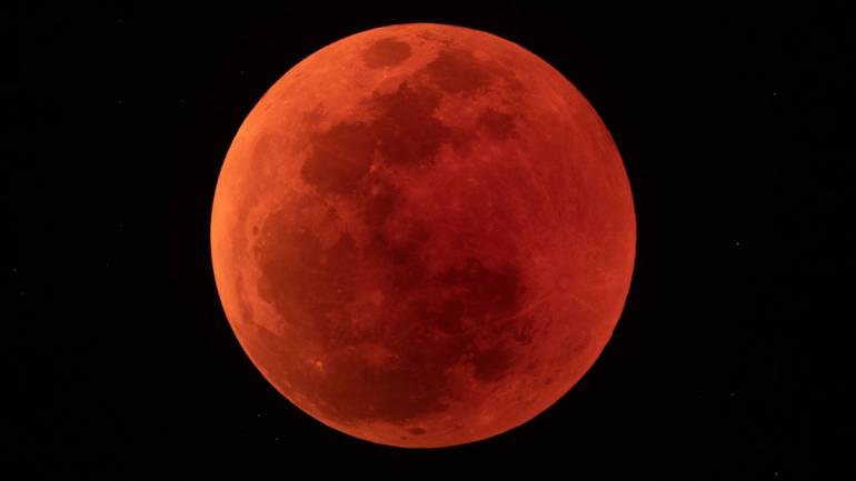 ดวงจันทร์สีแดงอิฐ เคียงอังคารสีเลือด ปรากฏการณ์ดาราศาสตร์ สวยสุดในรอบศตวรรษ