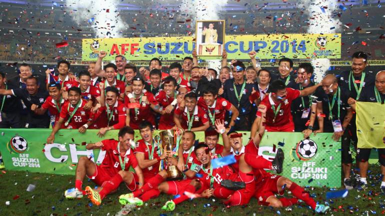 ย้อนรำลึก ในหลวง ร.9 ให้กำลังใจทัพช้างศึกฮึดสู้คว้าแชมป์ AFF Suzuki Cup 2014