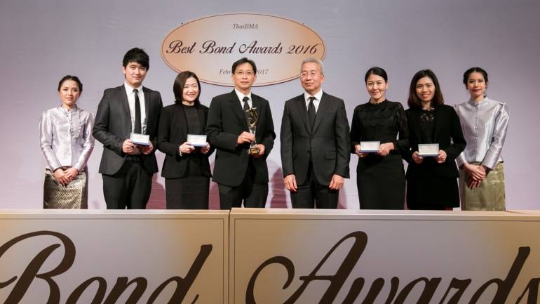 ธนาคารกรุงเทพ รับมอบ 3 รางวัลยอดเยี่ยมแห่งปี 2559  จากกระทรวงการคลัง และสมาคมตลาดตราสารหนี้ไทย